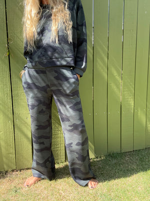 Onyx Camo cloud fleece sweatpants