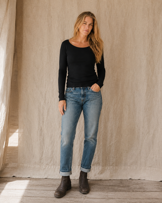 Black Long Sleeve Tee - Apres Sea Ranch Tops