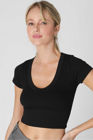 NIKIBIKI V Neck Crop tee