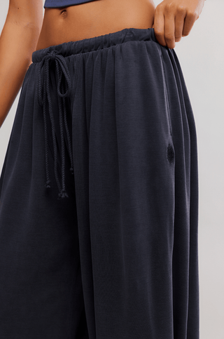 FREE PEOPLE Momentum Pants - Black - The Salty BabePants