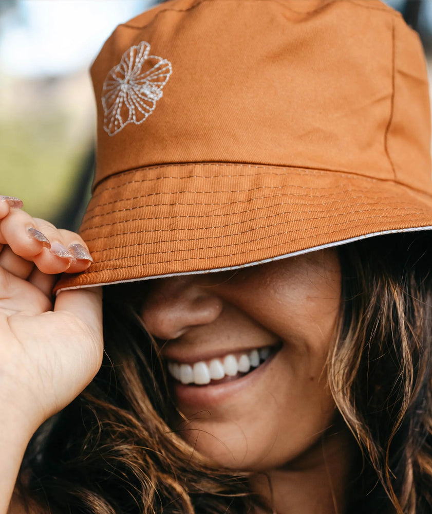 TAG ALOHA Reversible bucket hat Catch a tan The Salty Babe