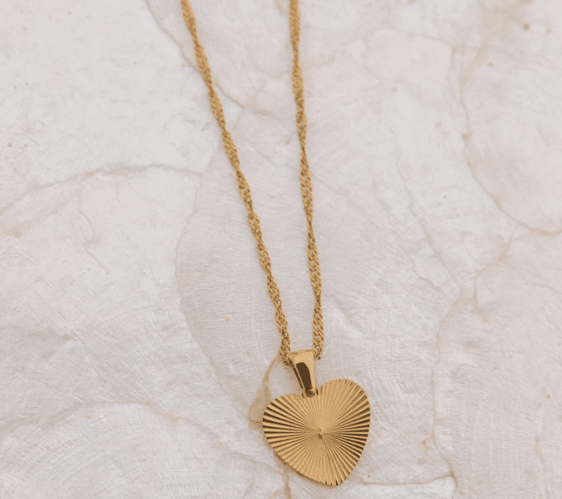 VOYAGE Classic Gold Heart Necklace - The Salty BabeJewelry